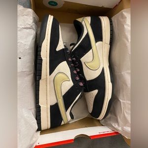 Brand new Nike Dunk LX color white and black with all accessories